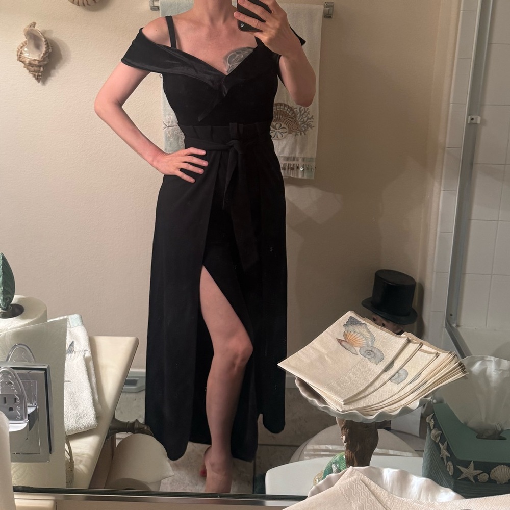Elegant Moments Black One Shoulder Maxi Gown